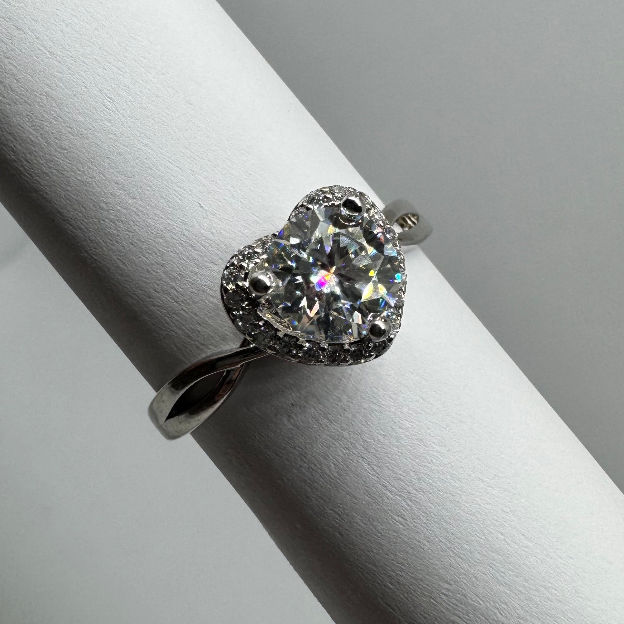 “The Heart Blind “ 1Carat Lab-Grown Moissanite Ring – 18K White Gold Plated