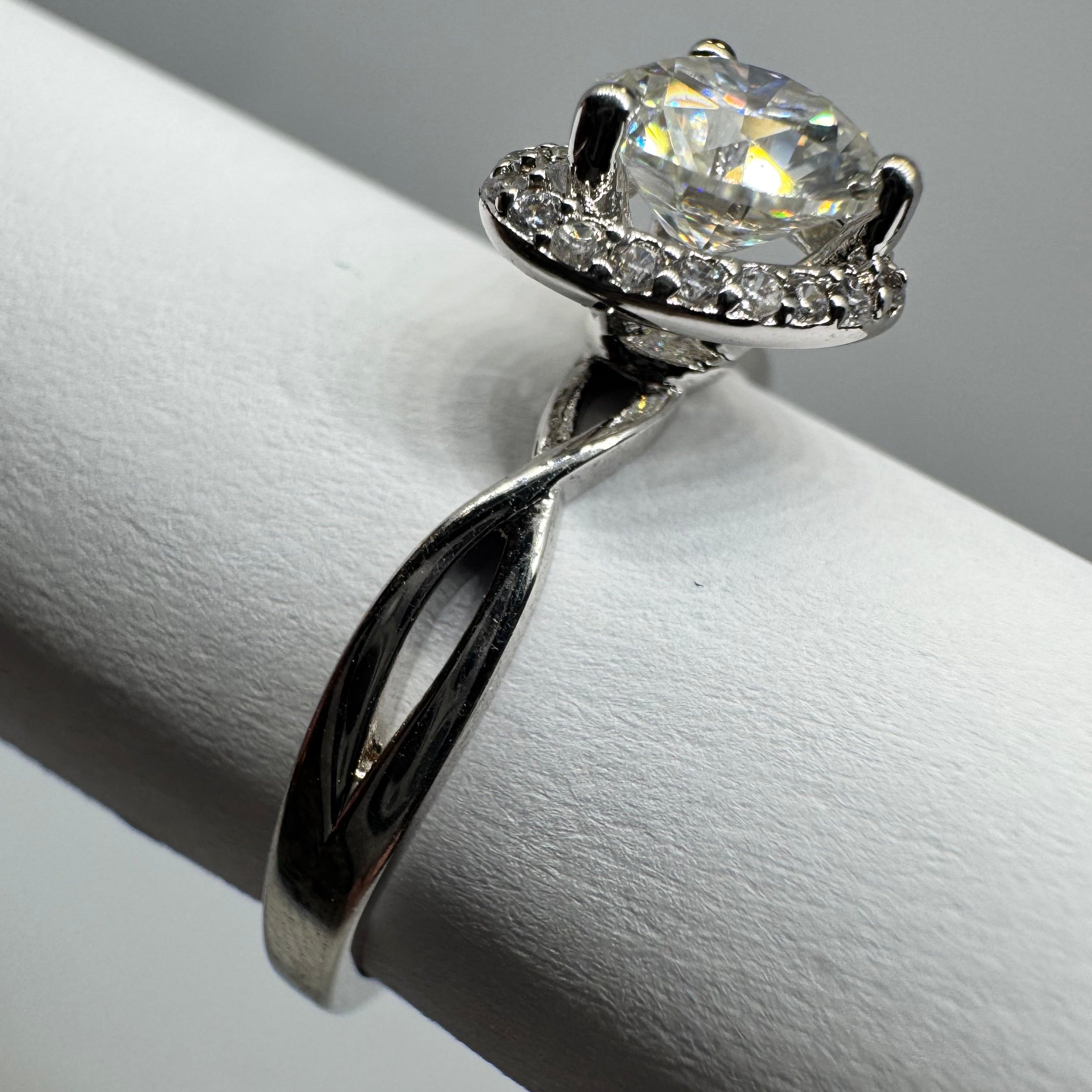 “The Heart Blind “ 1Carat Lab-Grown Moissanite Ring – 18K White Gold Plated