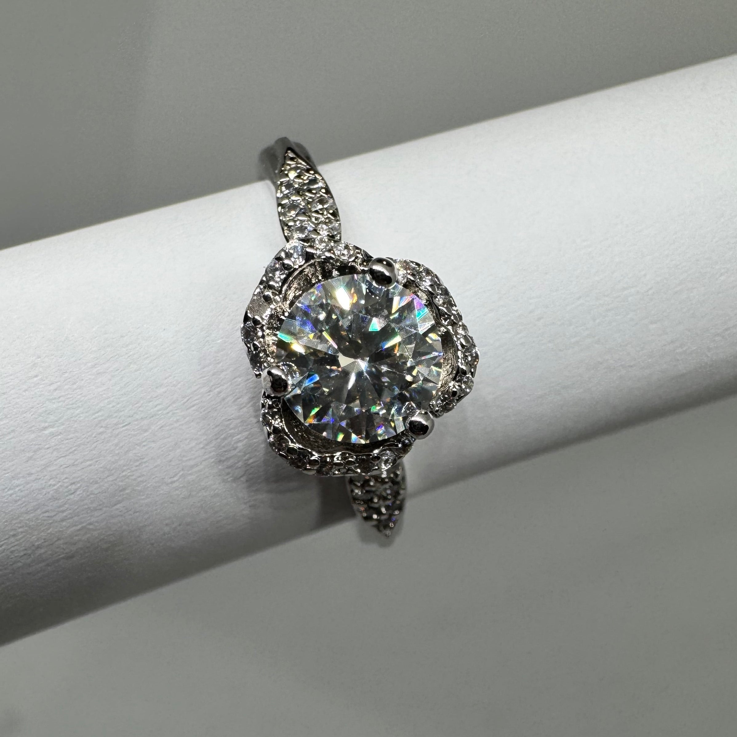 “The Antique Halo” 1Carat Lab-Grown Moissanite Ring – 18K White Gold Plated