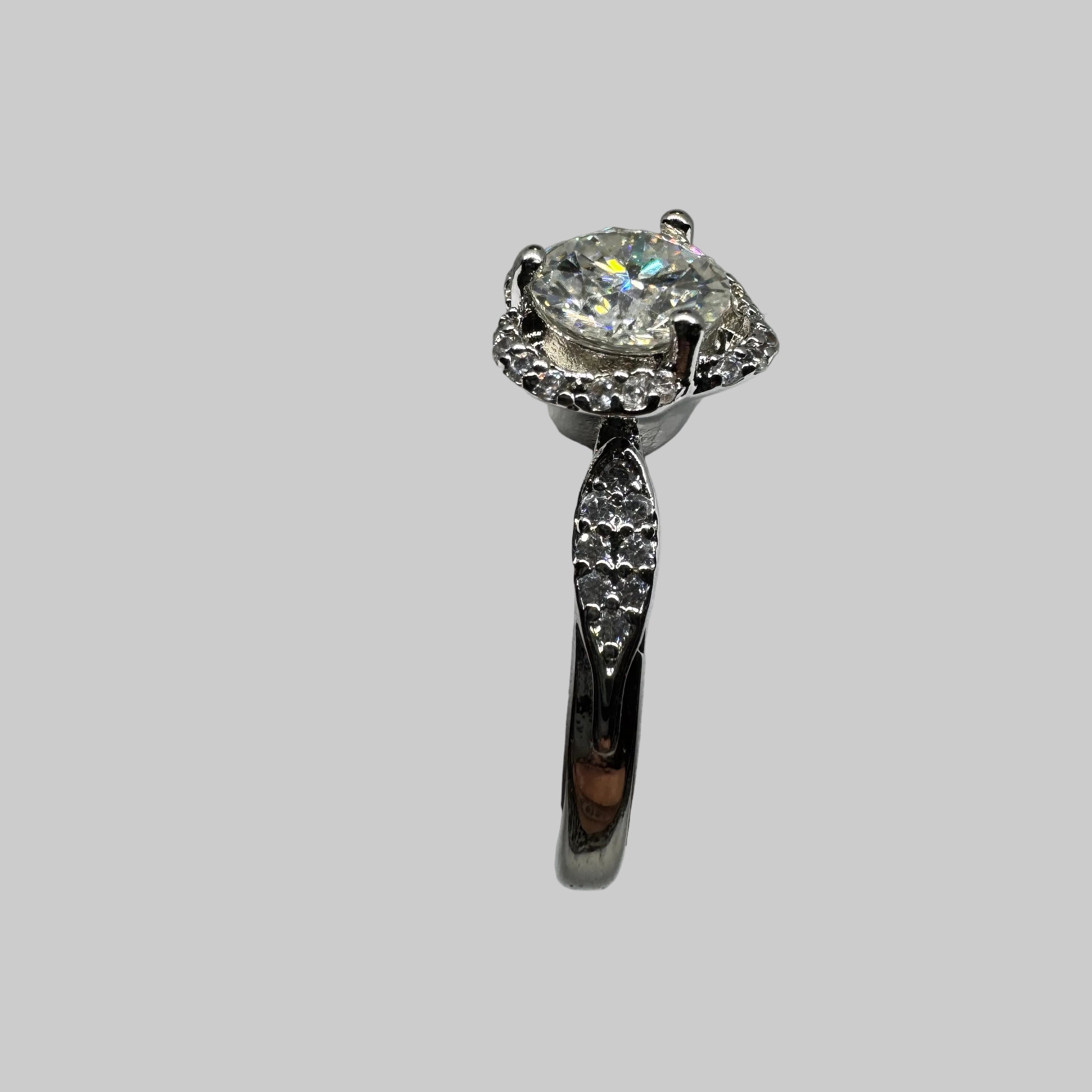 “The Antique Halo” 1Carat Lab-Grown Moissanite Ring – 18K White Gold Plated