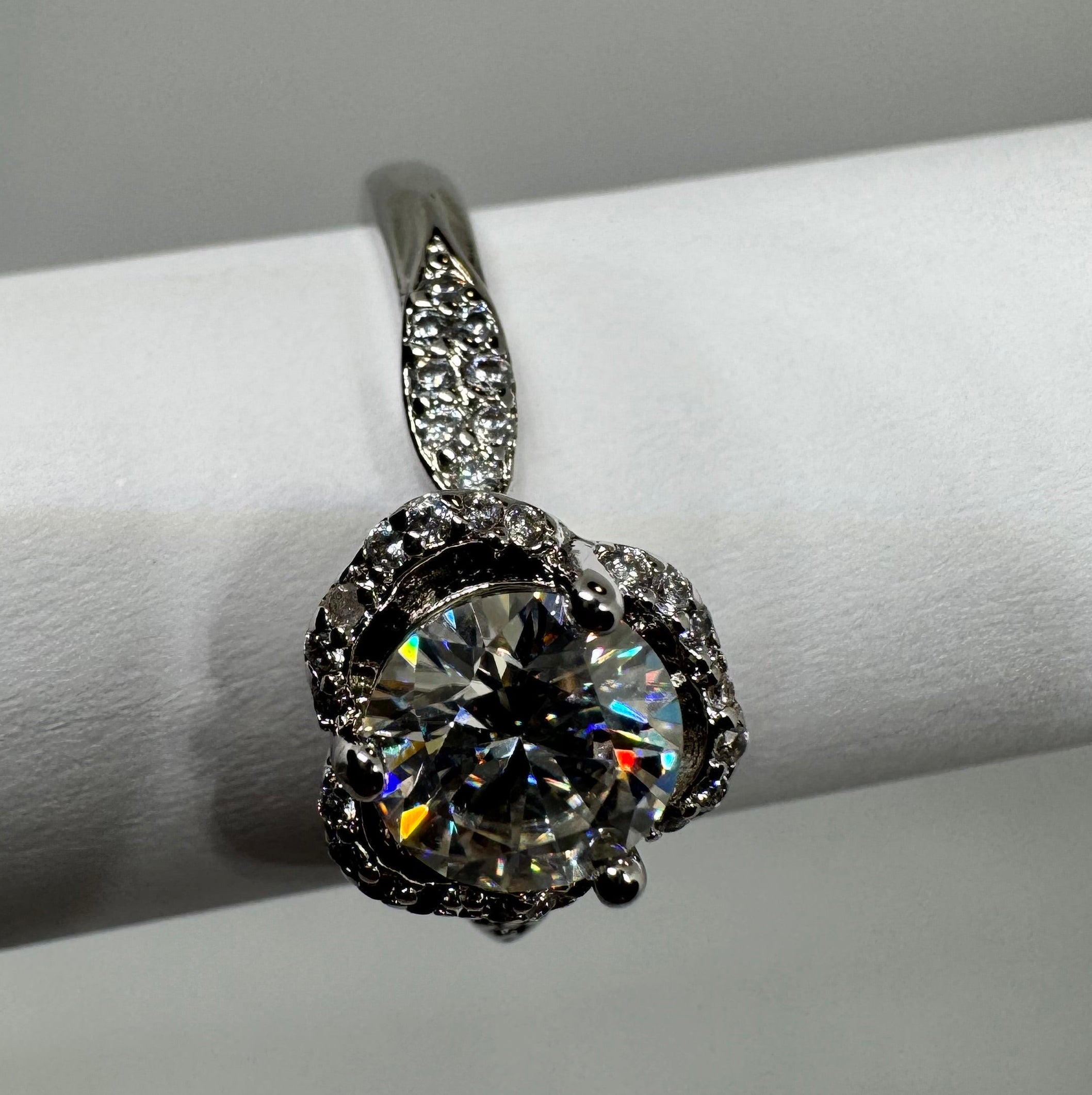 “The Antique Halo” 1Carat Lab-Grown Moissanite Ring – 18K White Gold Plated
