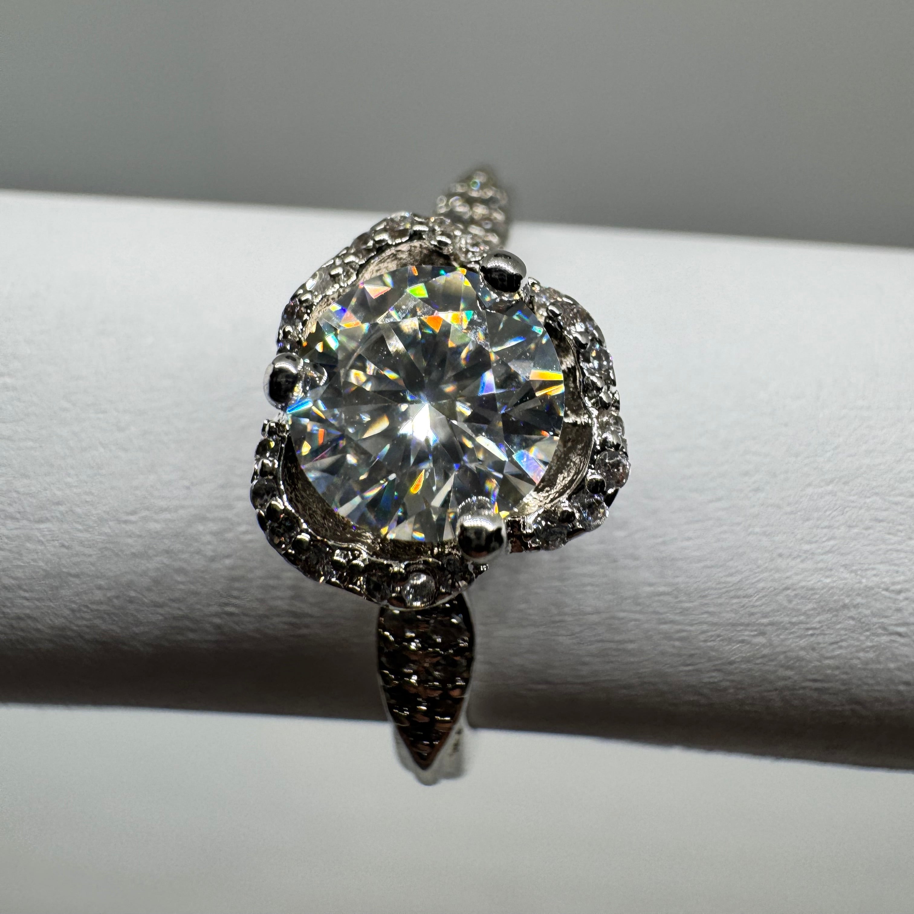 “The Antique Halo” 1Carat Lab-Grown Moissanite Ring – 18K White Gold Plated