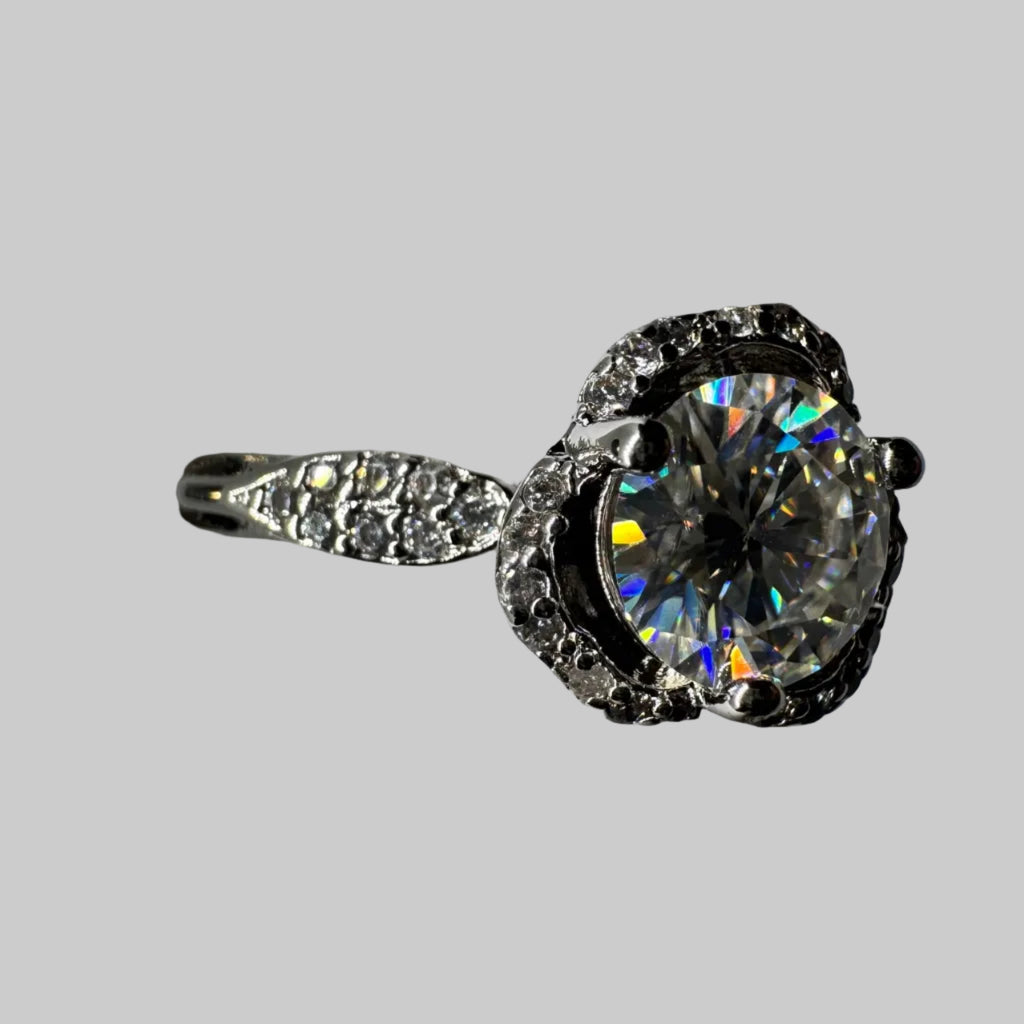 “The Antique Halo” 1Carat Lab-Grown Moissanite Ring – 18K White Gold Plated