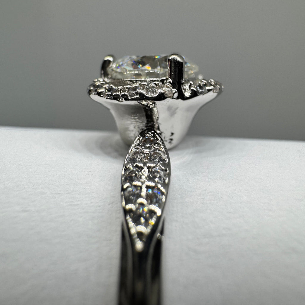 “The Antique Halo” 1Carat Lab-Grown Moissanite Ring – 18K White Gold Plated
